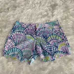 Scallops edge shorts